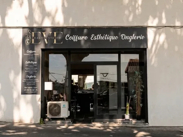La façade de l’institut à Fayence